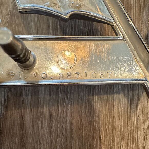 Chevrolet 396 Turbo-Jet Fender Emblem Vintage - Picture 5 of 10